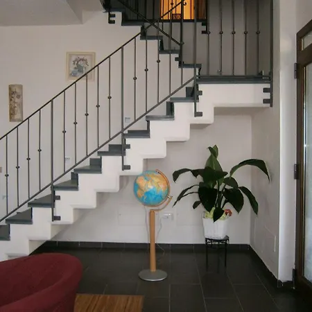 Arianna Hill House
