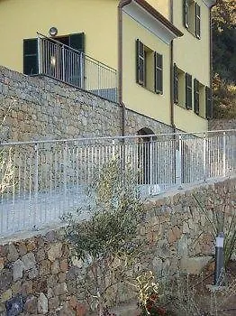 Arianna Hill House Couette-café