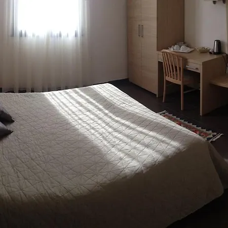 Couette-café Arianna Hill House 3*