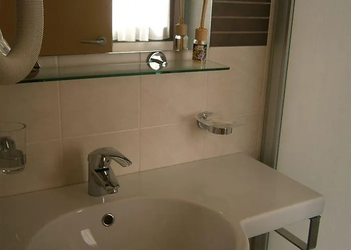 Arianna Hill House Bed & Breakfast 3*