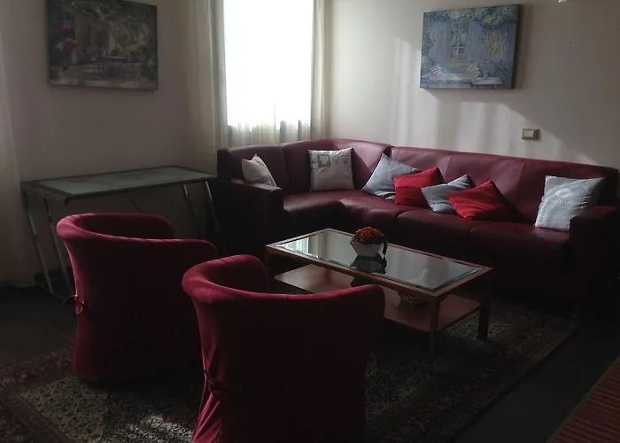 Arianna Hill House Bed and Breakfast 3*