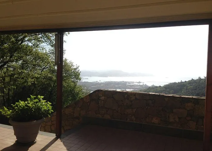 Arianna Hill House 3*