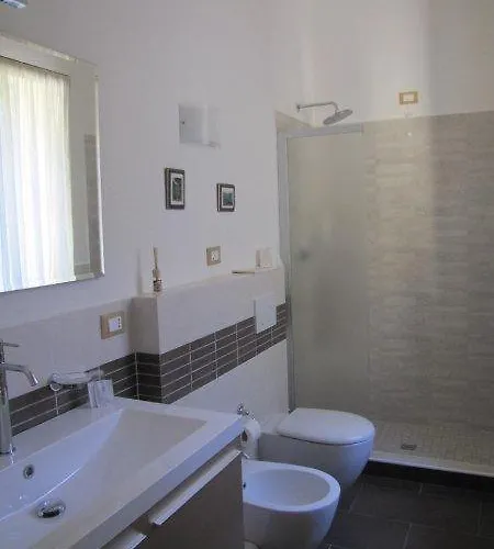 Arianna Hill House 3*