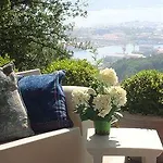 Arianna Hill House Bed & Breakfast 3*