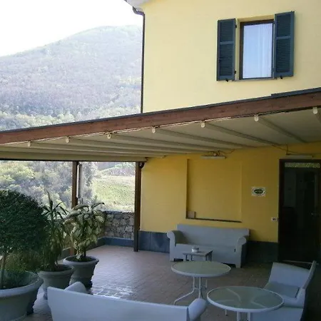 Arianna Hill House 3*