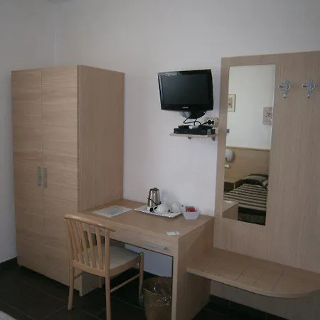 Arianna Hill House Bed & Breakfast