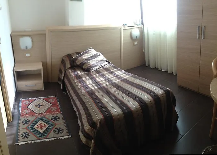 Arianna Hill House Bed & Breakfast