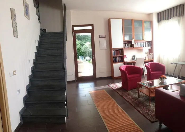 Arianna Hill House Bed & Breakfast